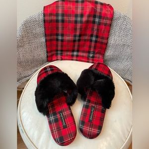NWOT Victoria’s Secret red and black slippers